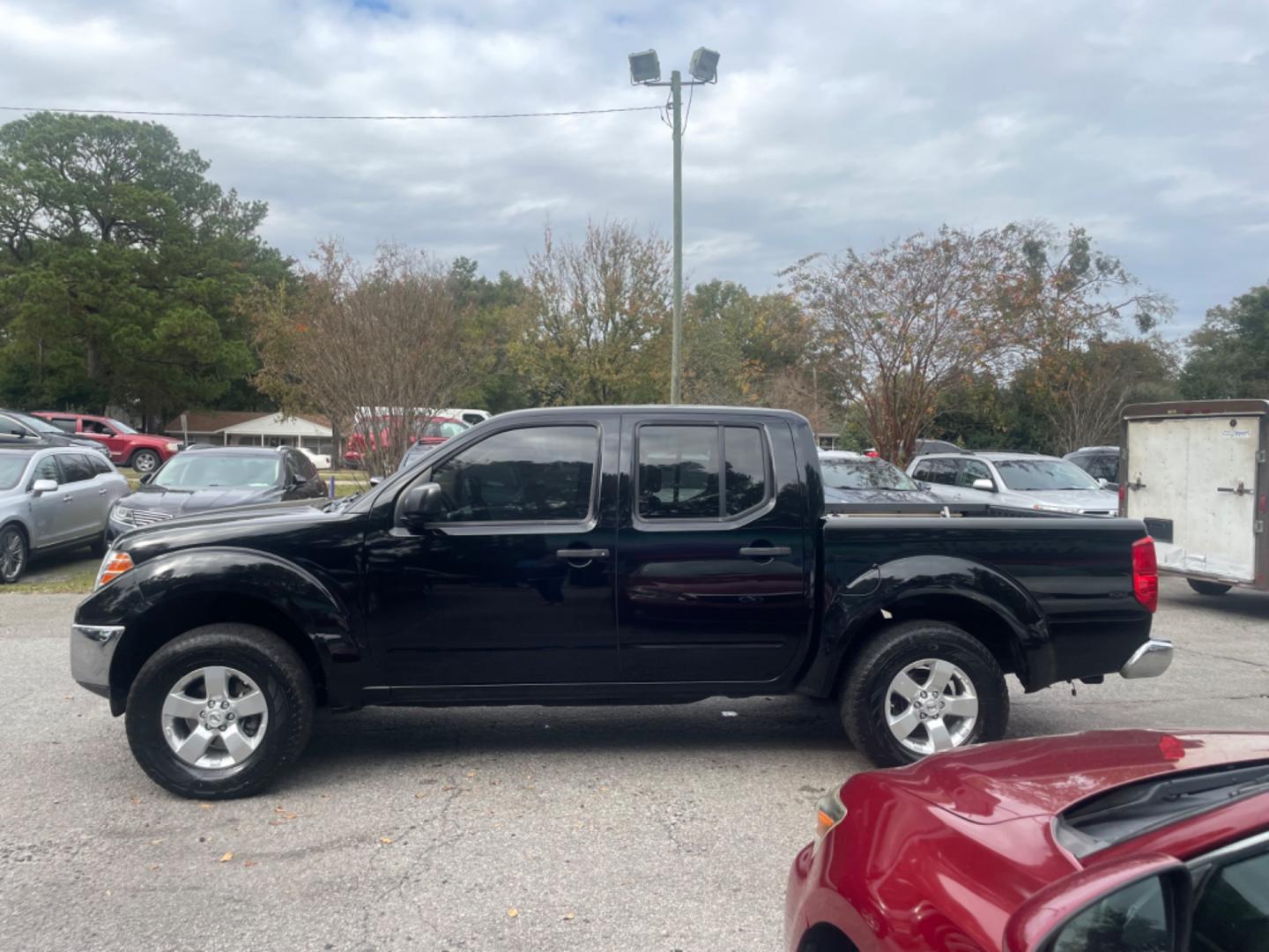 2009 BLACK NISSAN FRONTIER CREW CAB SE (1N6AD07U09C) with an 4.0L engine, Automatic transmission, located at 5103 Dorchester Rd., Charleston, SC, 29418-5607, (843) 767-1122, 36.245171, -115.228050 - Local Trade-in with CD/AUX/Bluetooth, Power Windows, Power Locks, Power Mirrors, Keyless Entry, Alloy Wheels, Bedliner, Tow Package. Clean CarFax (no accidents reported!) 209k miles Located at New Life Auto Sales! 2023 WINNER for Post & Courier's Charleston's Choice Pre-owned Car Dealer AND 2018-2 - Photo#3